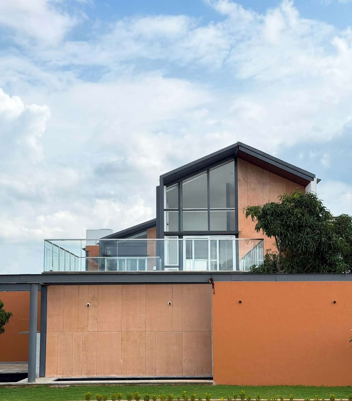 Mystic Red Apple Farm Villa