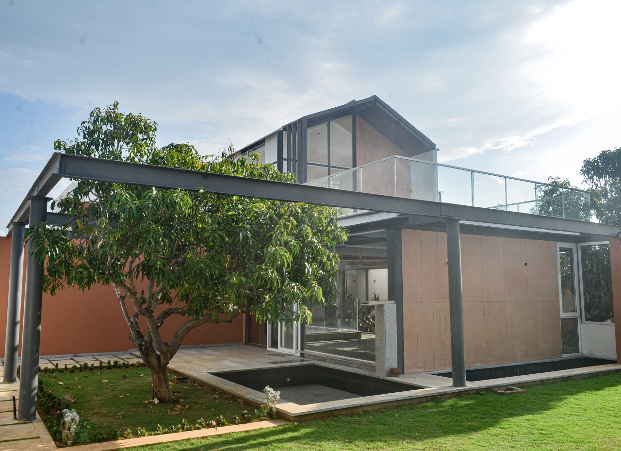 Mystic Red Apple Farm Villa